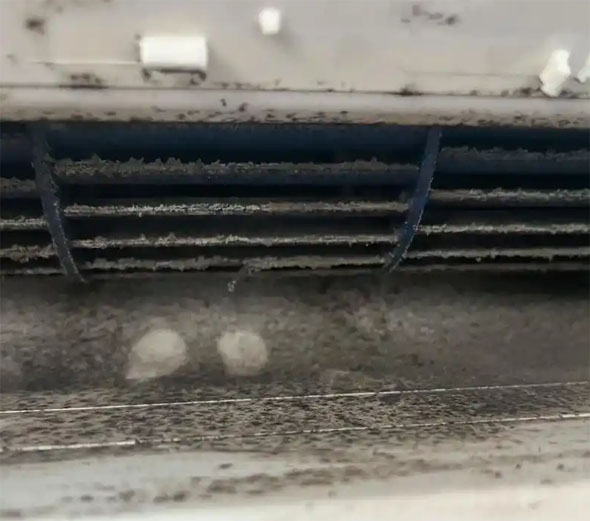 松原空调吹的风有股烧焦味是怎么回事